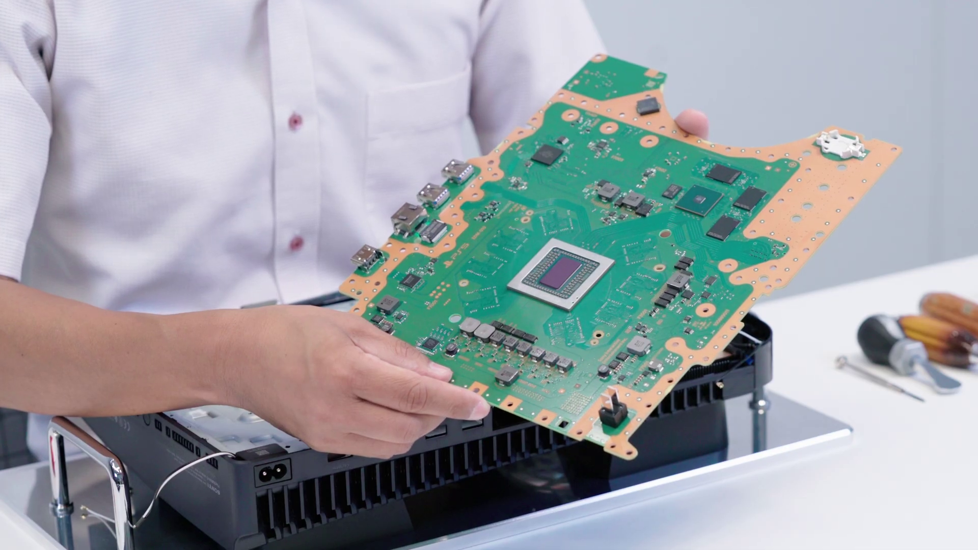 PS5 teardown video: Sony shows off SSD slot and other components